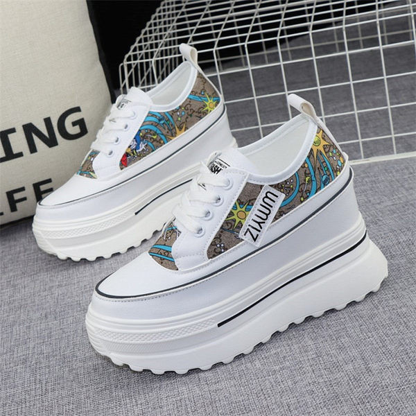 Naiste tekstiilist 10 cm kõrguse tallaga tossud