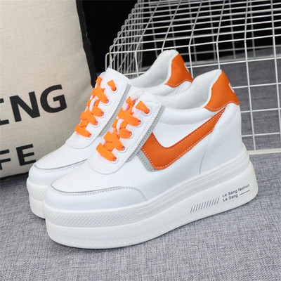 Γυναικεία sneakers με ψηλή σόλα και κρυφή πλατφόρμα