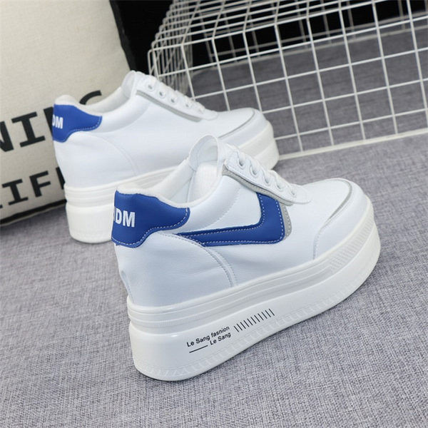 Naiste kõrge talla ja peidetud platvormiga tossud