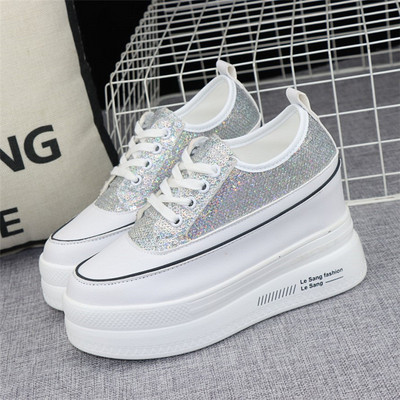 Кецове с висока подметка и лъскав елемент