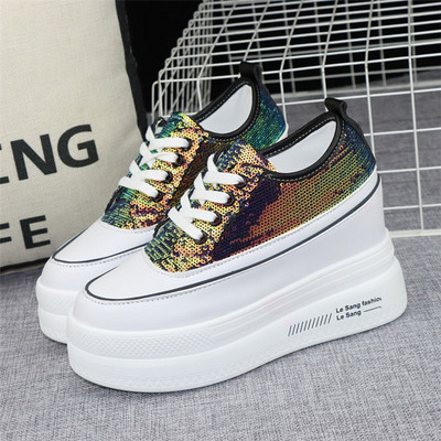 Кецове с висока подметка и лъскав елемент