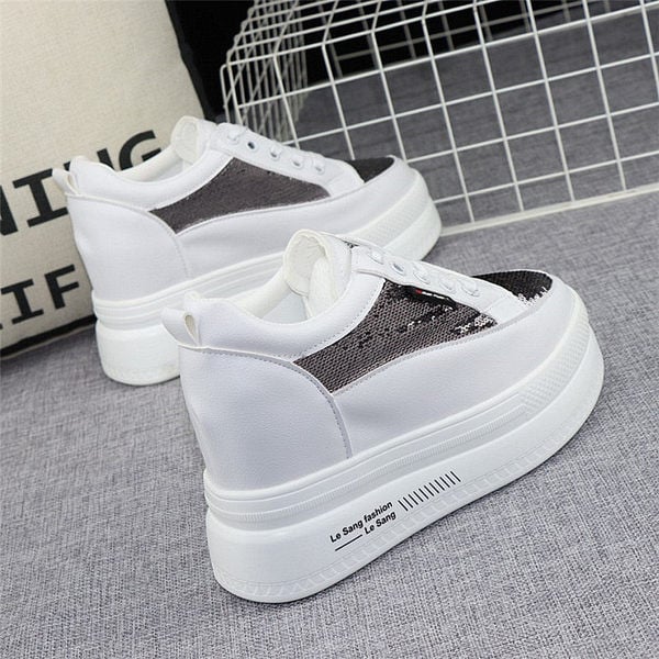 Moodsad litritega naiste tossud