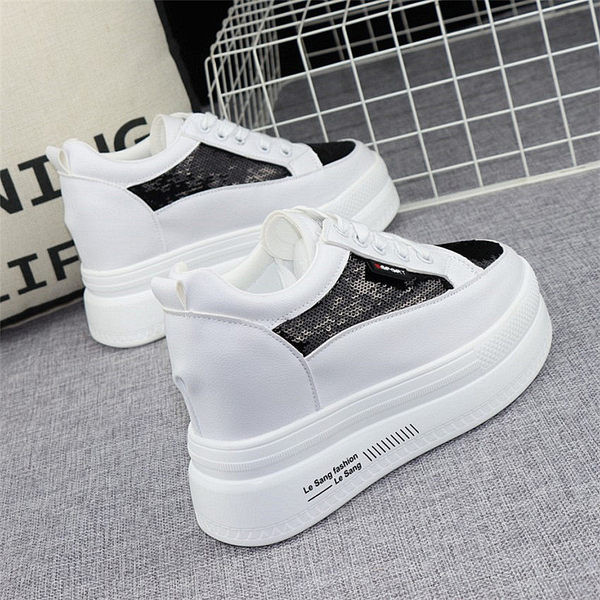 Moodsad litritega naiste tossud