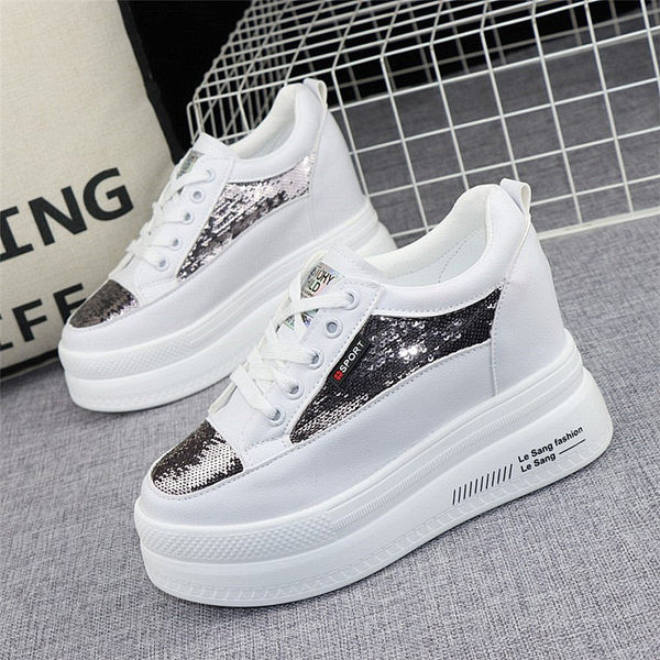 Moodsad litritega naiste tossud