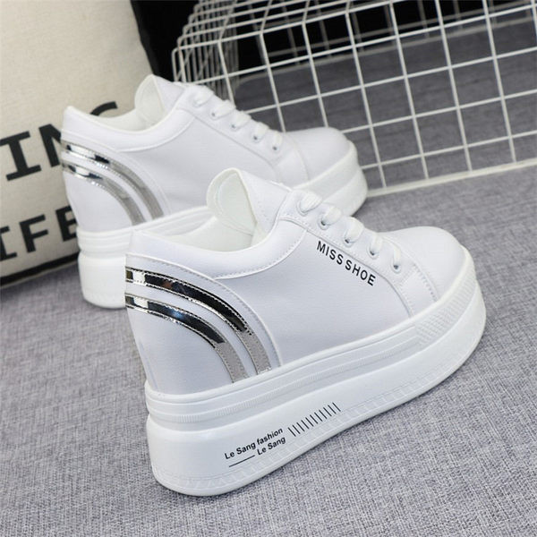 Ανοιξιάτικα sneakers από οικολογικό δέρμα με σόλα ύψους 10 cm