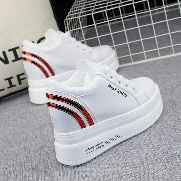 Ανοιξιάτικα sneakers από οικολογικό δέρμα με σόλα ύψους 10 cm