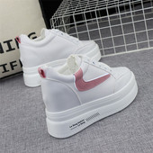 Öko-nahast valget värvi naiste tossud