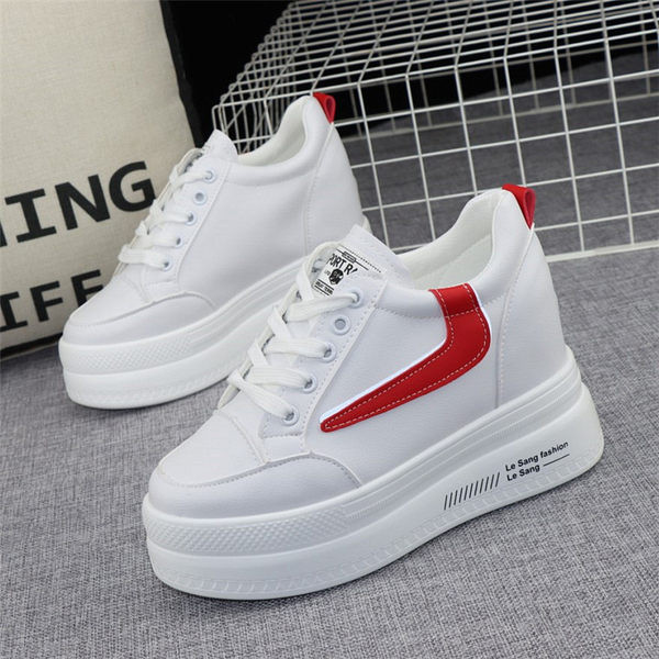 Öko-nahast valget värvi naiste tossud