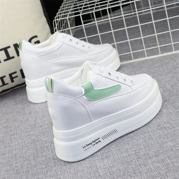 Novi model tenisica sa vezicama i platformom