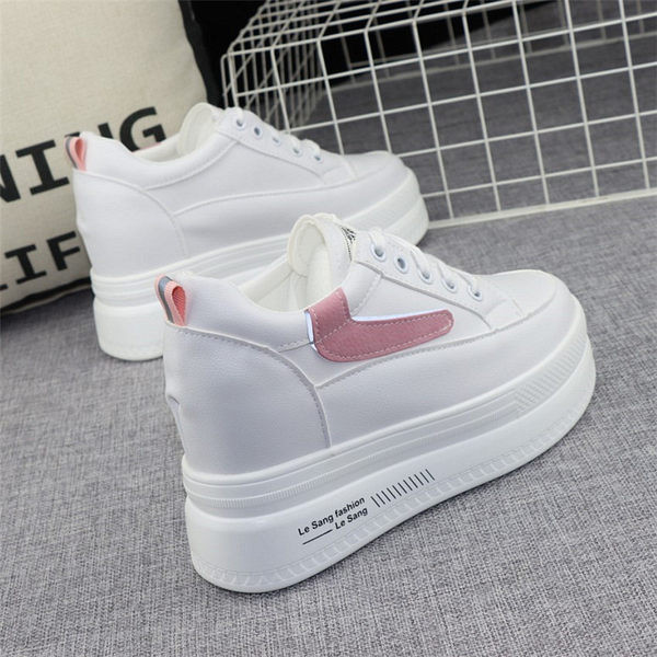 Novi model tenisica sa vezicama i platformom