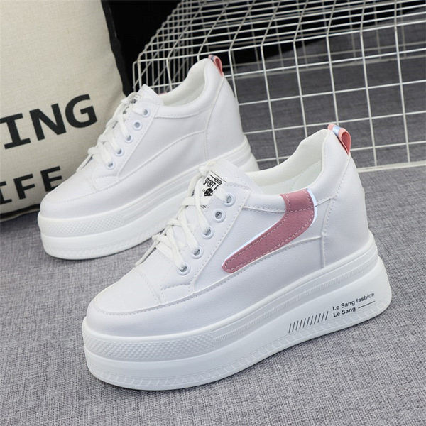 Novi model tenisica sa vezicama i platformom