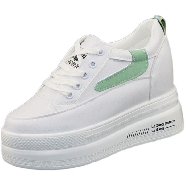 Novi model tenisica sa vezicama i platformom