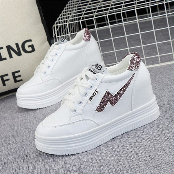 Moderne tenisice sa sjajnim elementom za žene