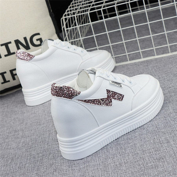 Moderne tenisice sa sjajnim elementom za žene