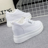 Fekete-fehér női tornacipő nyakkendővel