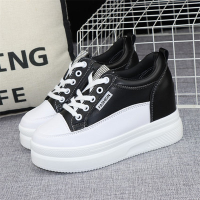 Fekete-fehér női tornacipő nyakkendővel