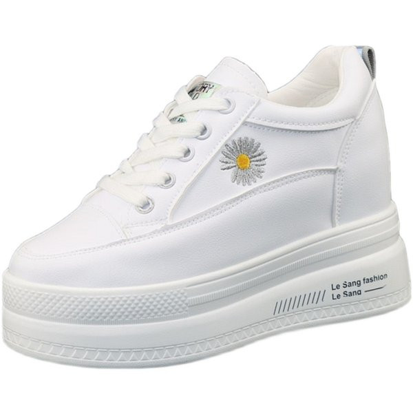 Női tornacipő hímzéssel és magas talppal - fehér színű