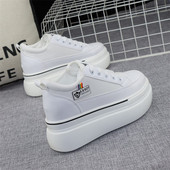 Дамски кецове с връзки в бял и черен цвят