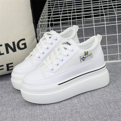 Дамски кецове с връзки в бял и черен цвят