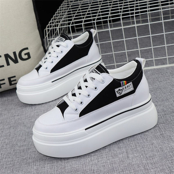 Дамски кецове с връзки  в бял и черен цвят 