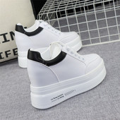 Γυναικεία sneakers πλατφόρμας με κορδόνια σε λευκό χρώμα