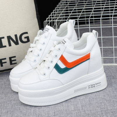 Γυναικεία sneakers πλατφόρμας με κορδόνια σε λευκό χρώμα