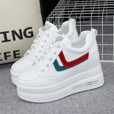 Γυναικεία sneakers πλατφόρμας με κορδόνια σε λευκό χρώμα