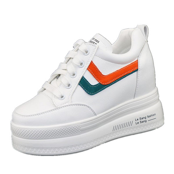 Valged lipsudega naiste platvormtossud