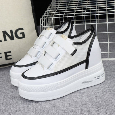 Γυναικεία sneakers με βελκρό και πλέγμα σε λευκό χρώμα