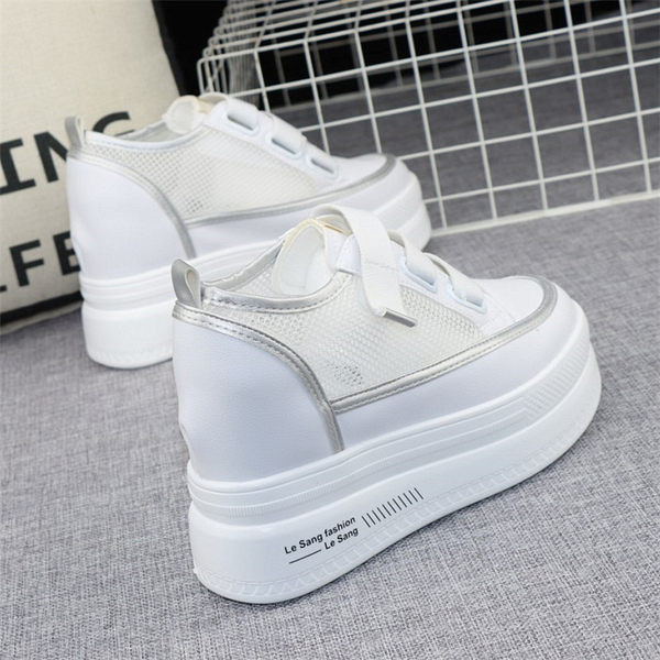 Γυναικεία sneakers με βελκρό και πλέγμα σε λευκό χρώμα