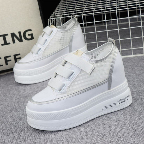 Γυναικεία sneakers με βελκρό και πλέγμα σε λευκό χρώμα