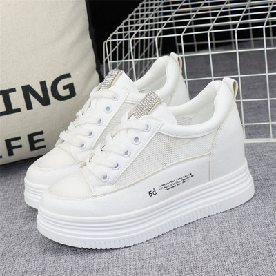 Ανοιξιάτικο-καλοκαίρι sneakers από οικολογικό δέρμα με διχτυωτό μέρος