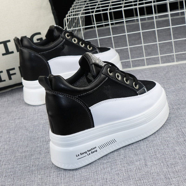 Γυναικεία sneakers με κρυφή πλατφόρμα