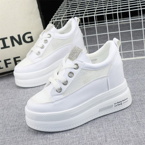 Γυναικεία sneakers με κρυφή πλατφόρμα