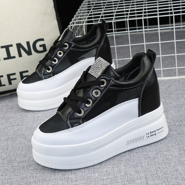 Γυναικεία sneakers με κρυφή πλατφόρμα