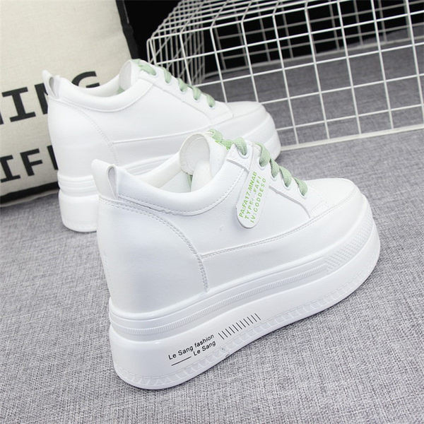 Naiste peidetud platvormiga ökonahast kevadised tossud