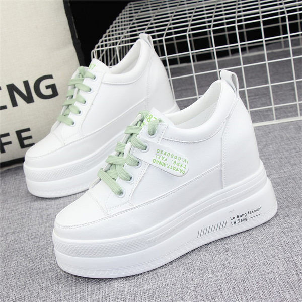 Naiste peidetud platvormiga ökonahast kevadised tossud