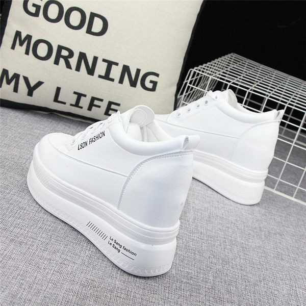 Кецове на платформа в черен и бял цвят 