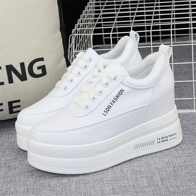 Γυναικεία sneakers με ψηλή σόλα σε λευκό χρώμα