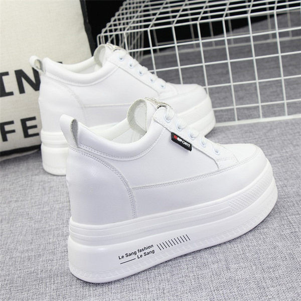 Női tornacipő eko bőrből, sima modellből, 10 cm magas platformmal