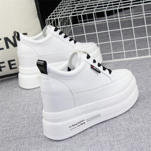 Női tornacipő eko bőrből, sima modellből, 10 cm magas platformmal