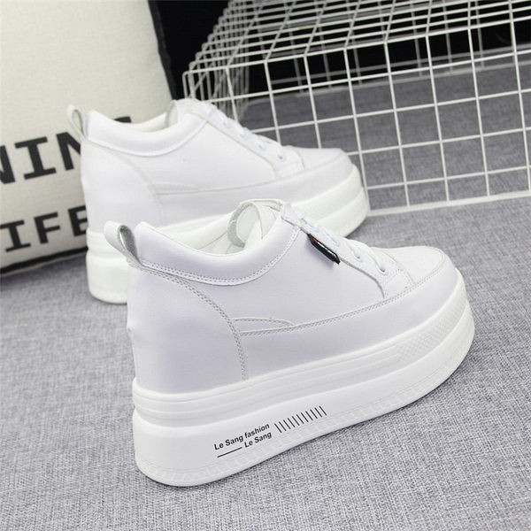 Kunstnahast naiste tossude uus mudel - valget värvi