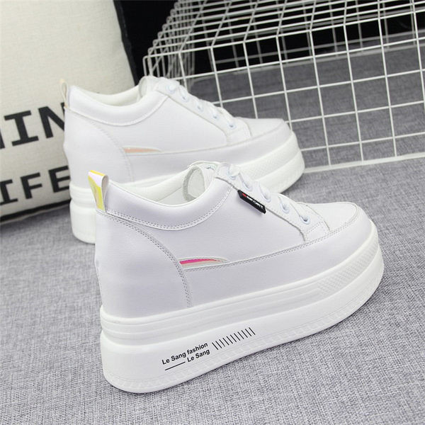 Kunstnahast naiste tossude uus mudel - valget värvi