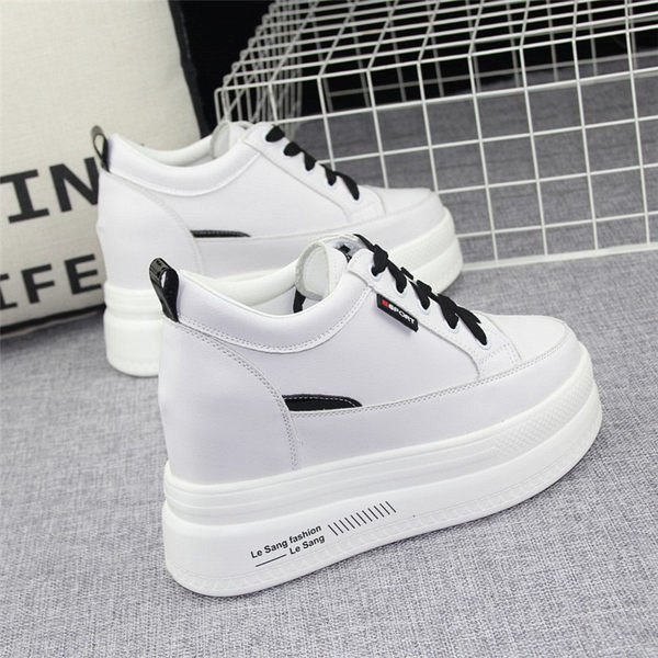 Kunstnahast naiste tossude uus mudel - valget värvi