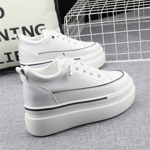 Γυναικεία ΄έκο  δερμάτινα sneakers με κορδόνια