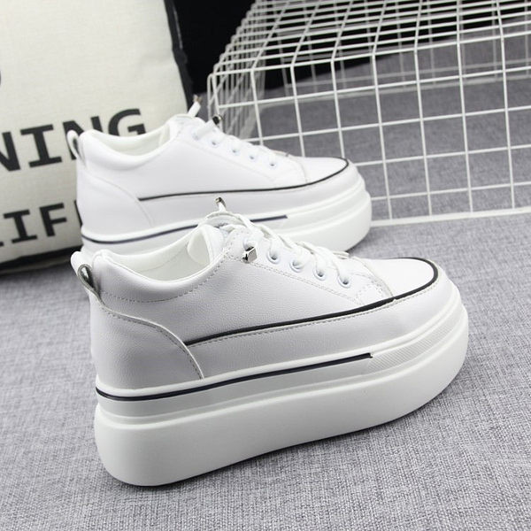 Γυναικεία ΄έκο  δερμάτινα sneakers με κορδόνια