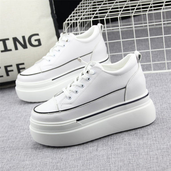 Γυναικεία ΄έκο  δερμάτινα sneakers με κορδόνια