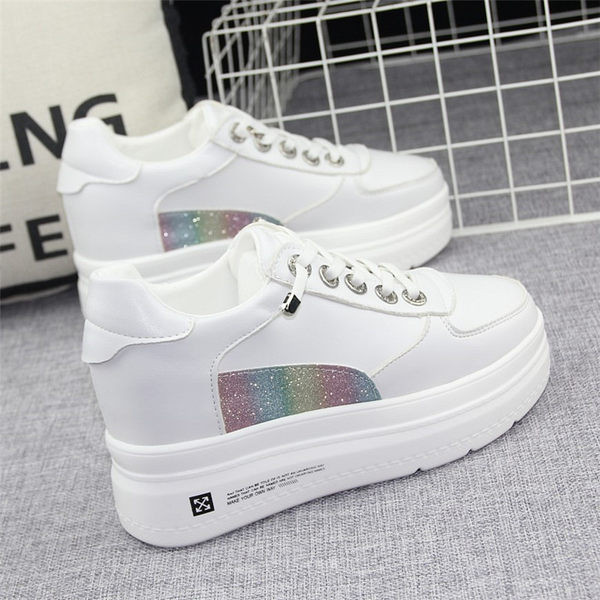 Lipsudega ja läikiva efektiga naiste tossud - valget värvi