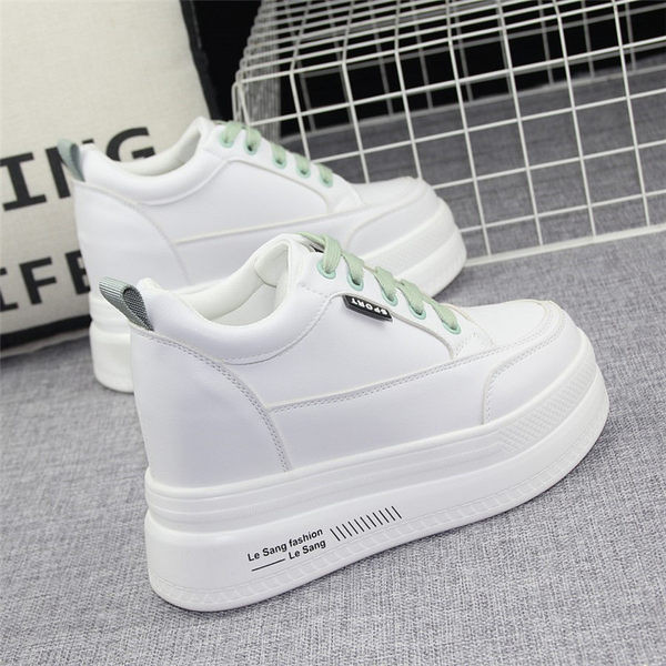 Öko bőrből készült női sportcipő fehér színben, 10 cm-es platformmal