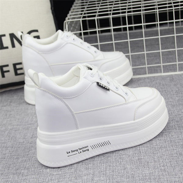 Öko bőrből készült női sportcipő fehér színben, 10 cm-es platformmal
